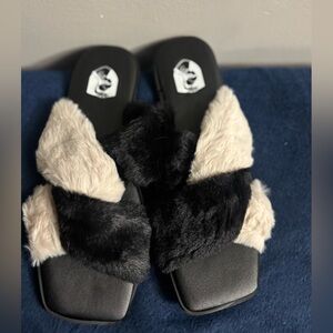 VHNY Criss Cross Fuzzy Flurry Cozy House Slides Warm Slippers for Indoor Outdoor